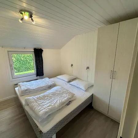 Large With Pool And Sauna بيت للعطل